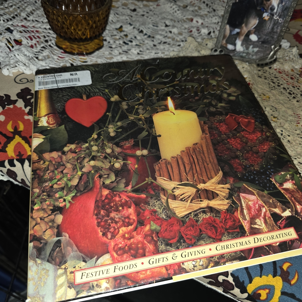 Holiday Decorating Book - Red and Gold Christmas Accent